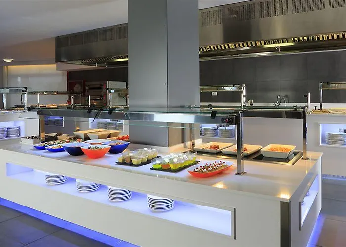 仲夏森图里昂海滩酒店 4*