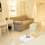 仲夏森图里昂海滩酒店 酒店 4*